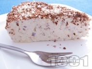 Домашна сладоледена торта Страчатела с крема сирене, бисквити закуска и шоколад